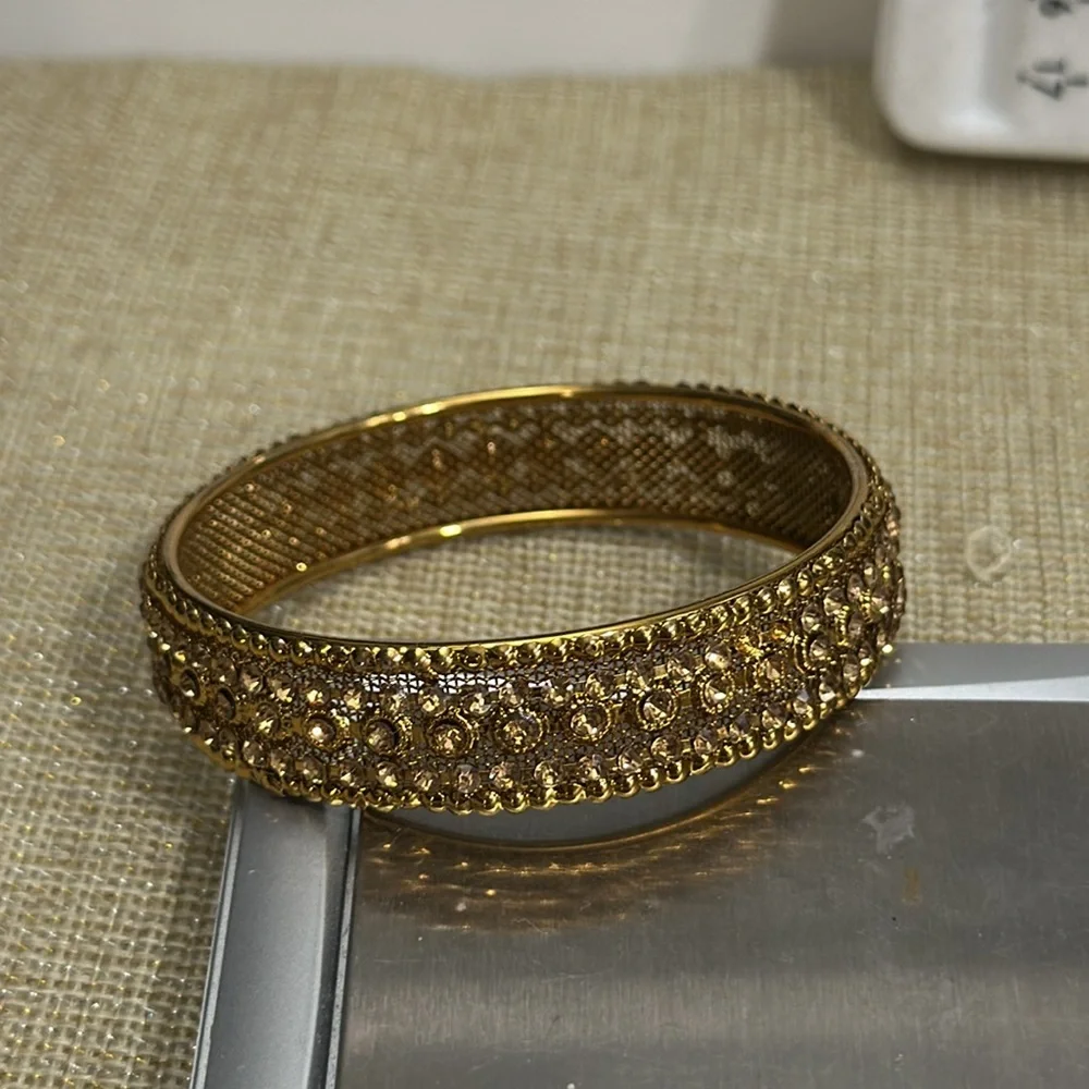 Beautiful Gold Tone Bangle - Picture 6 of 9
